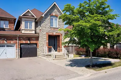 Att/Row/Townhouse in Vaughan