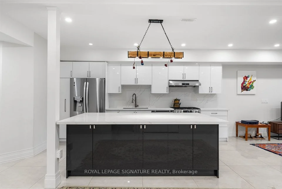 232 Elm Avenue, Georgina, ON L4P 2V3