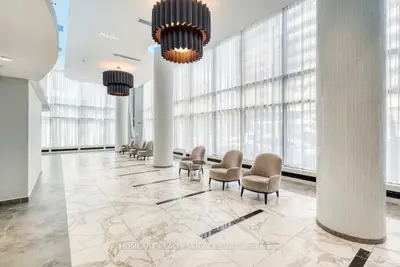 Condo Apartment in Richmond Hill