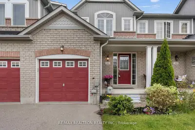 Att/Row/Townhouse in East Gwillimbury