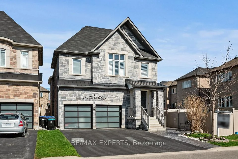 15 Tyndall Drive, Bradford West Gwillimbury, ON L3Z 4G6