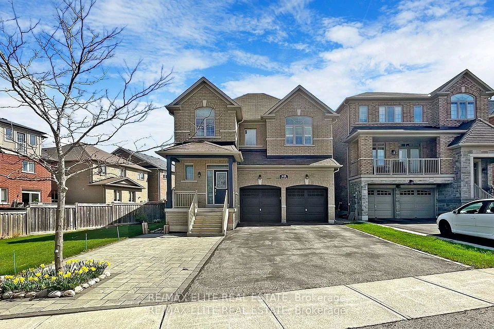 1138 Atkins Drive, Newmarket, On L3x 0a5