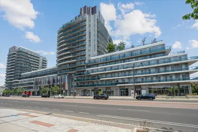 Condo Apartment in Richmond Hill
