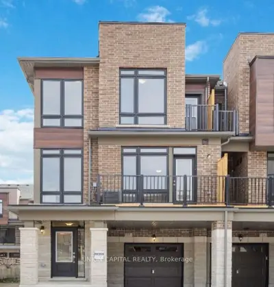 Att/Row/Townhouse in Aurora