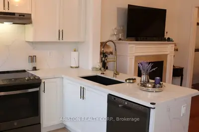 Att/Row/Townhouse in Vaughan