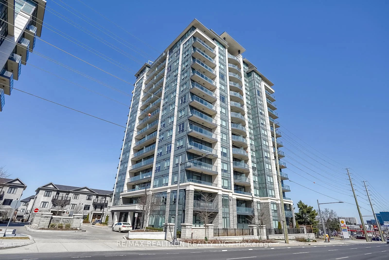 Condo Apartment in Richmond Hill