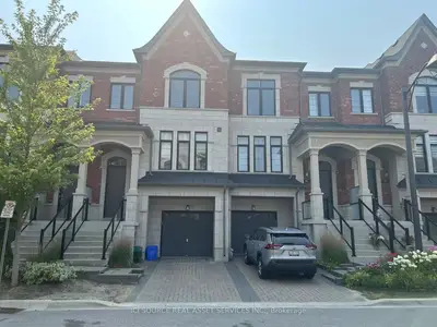 Att/Row/Townhouse in Richmond Hill