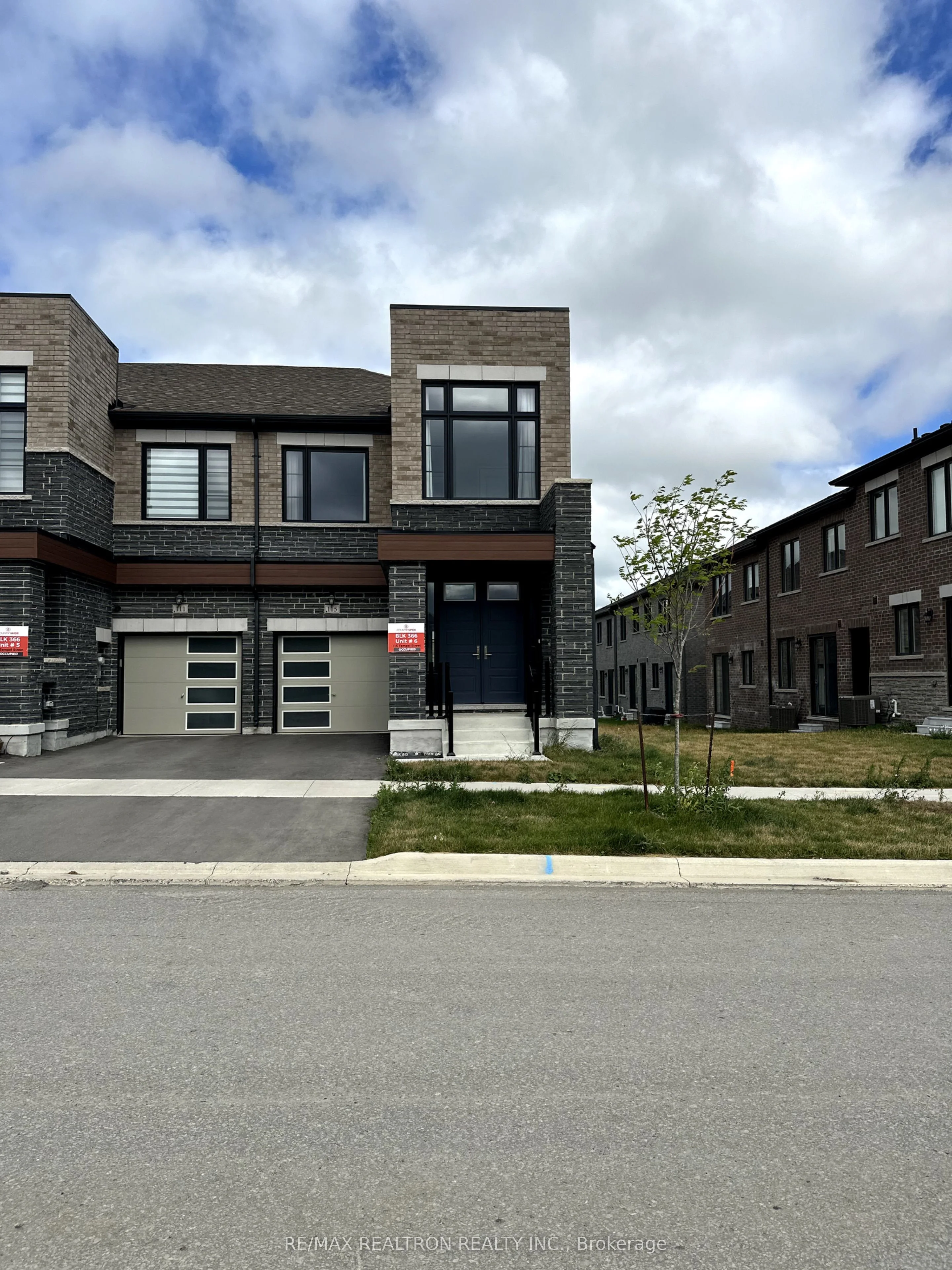 Att/Row/Townhouse in Richmond Hill