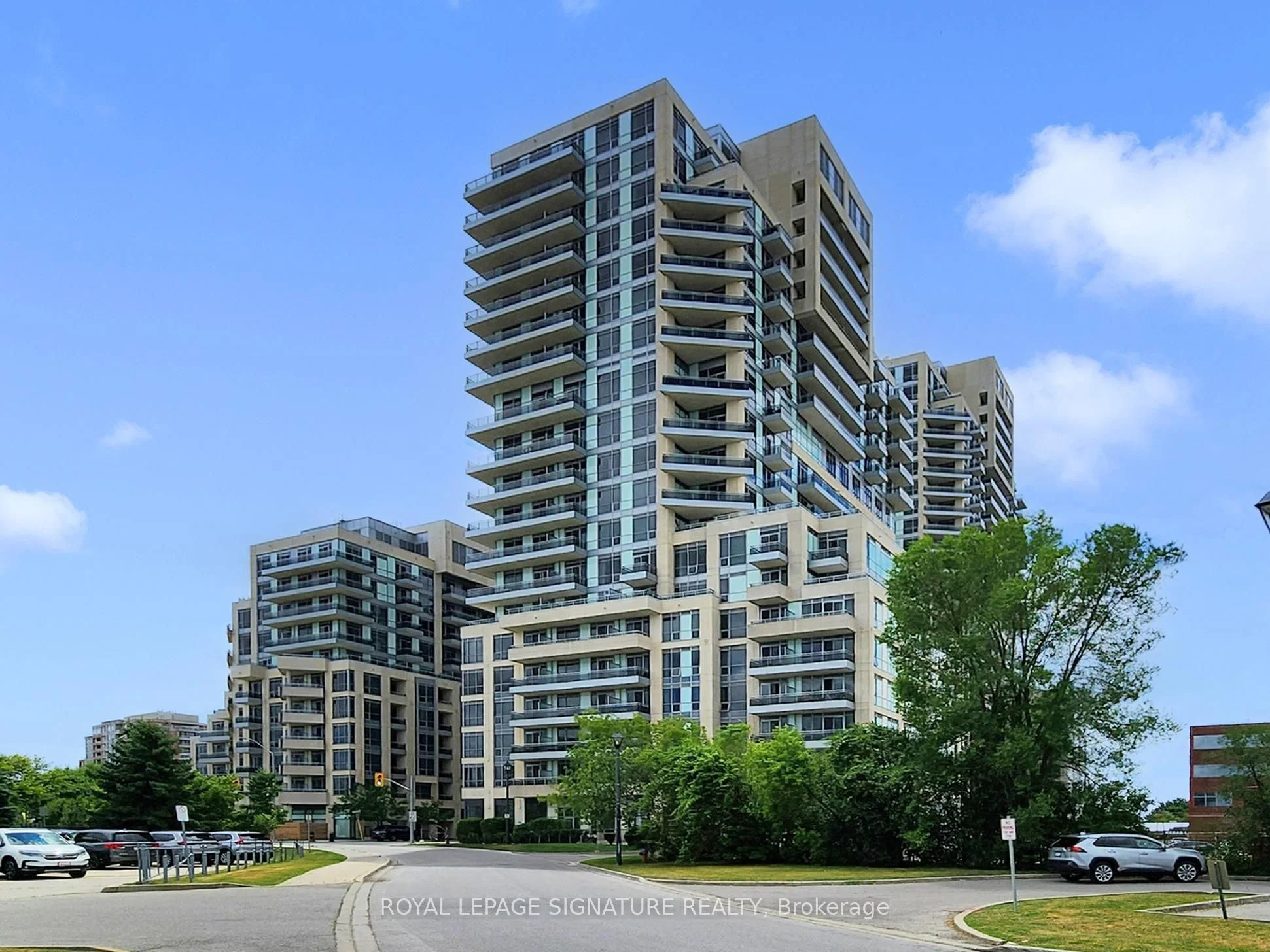 Condo Apartment in Richmond Hill