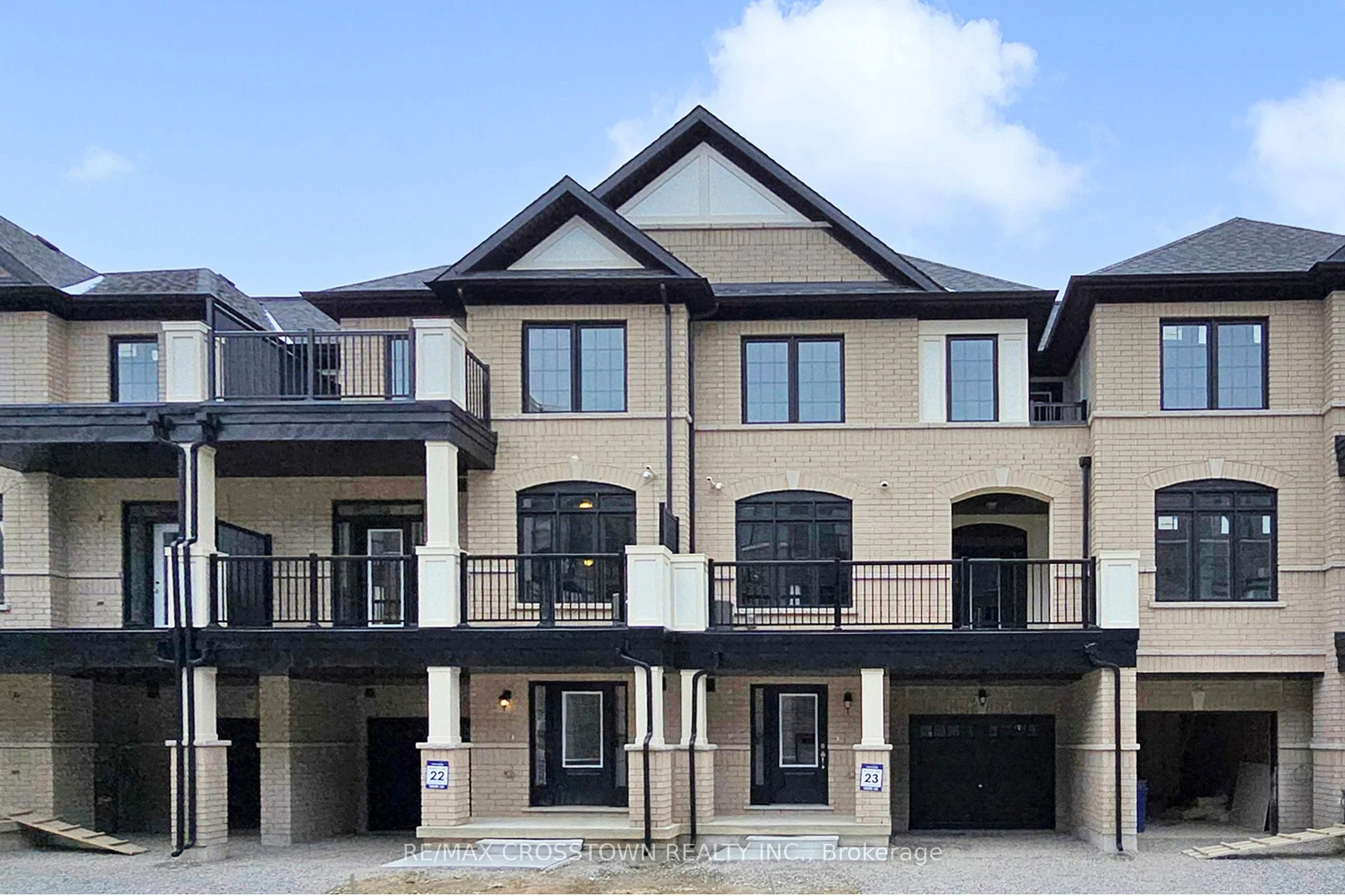 Att/Row/Townhouse in Innisfil