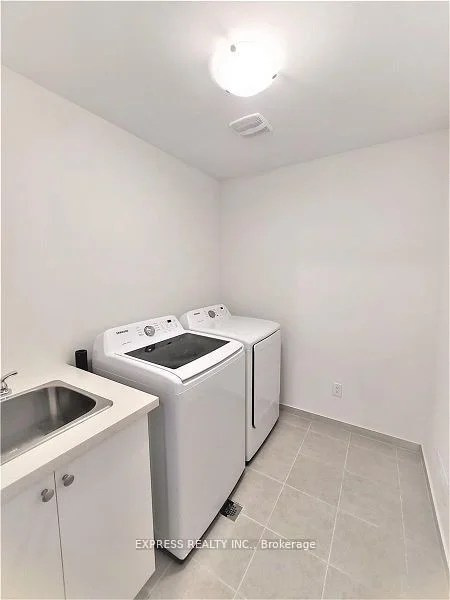 25 Pietrowski Drive, Georgina, ON L4P 0J7