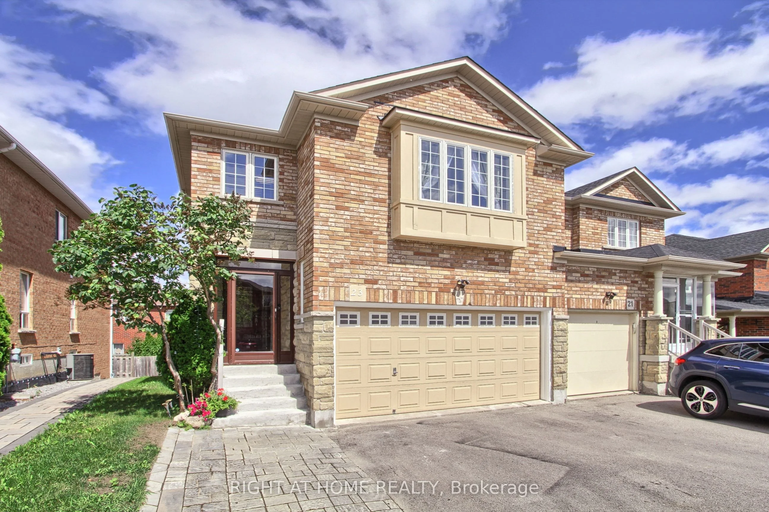 Semi-Detached in Richmond Hill
