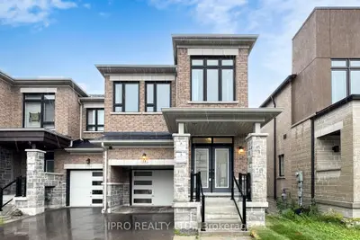 Att/Row/Townhouse in Richmond Hill