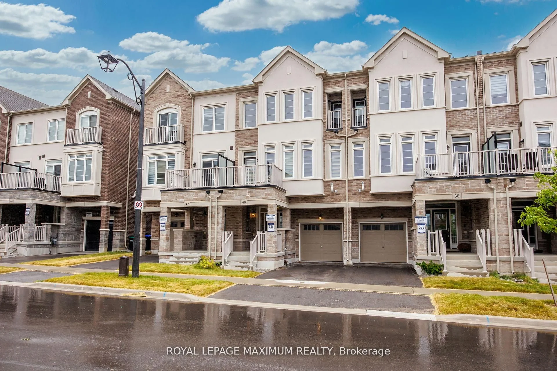 40 Rotary Way, Bradford West Gwillimbury, ON L3Z 4P3