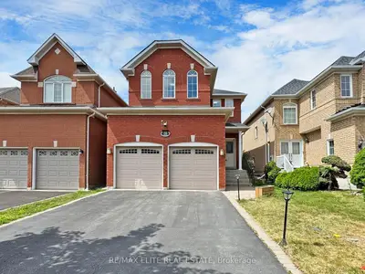 Detached in Richmond Hill