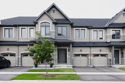 Att/Row/Townhouse in Richmond Hill