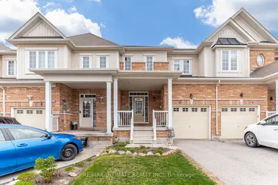 Att/Row/Townhouse in Bradford West Gwillimbury