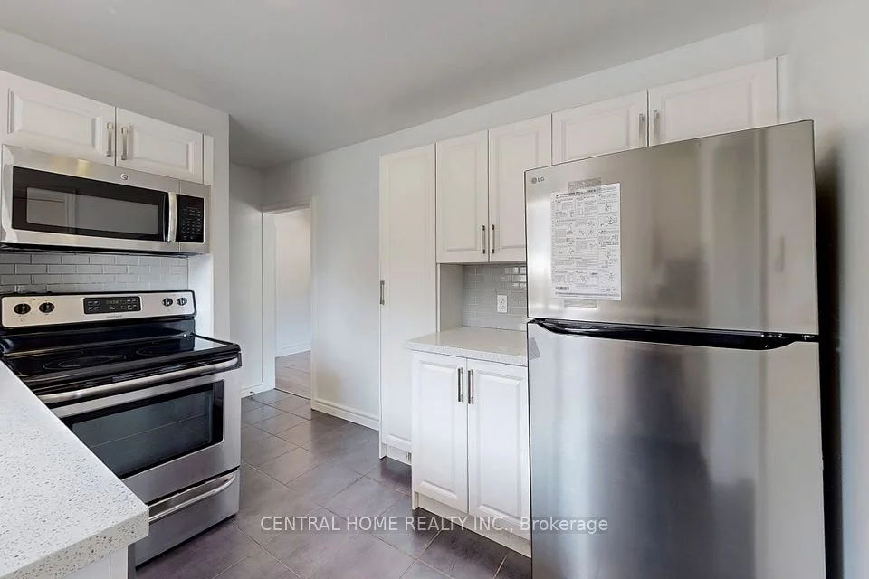 132 Septonne Avenue, Newmarket, ON L3Y 2W3