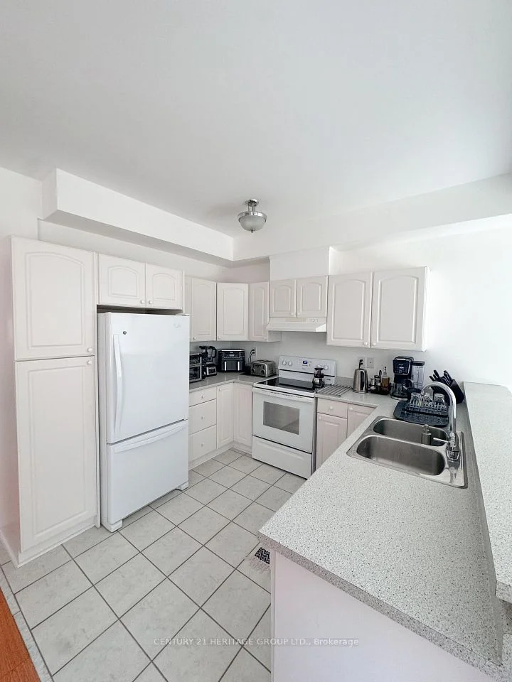 59 Old Colony Road Main & 2nd Flr, Richmond Hill, ON L4E 3V2