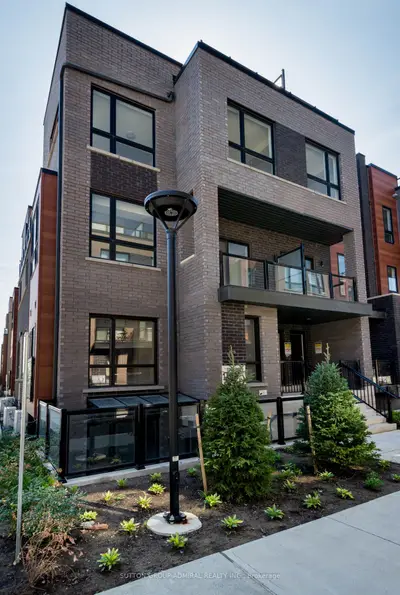 Condo Townhouse in Newmarket