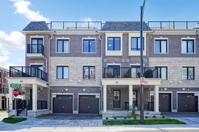 Att/Row/Townhouse in Whitchurch-Stouffville