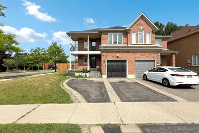 Semi-Detached in Richmond Hill