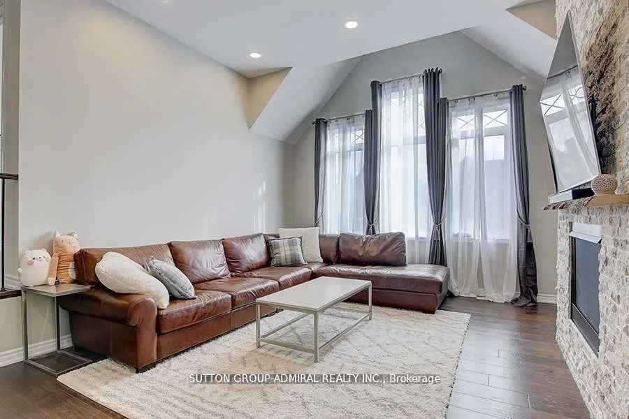 103 Leaden Hall Drive, East Gwillimbury, ON L9N 0R5