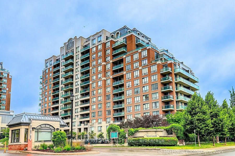 Condo Apartment in Richmond Hill