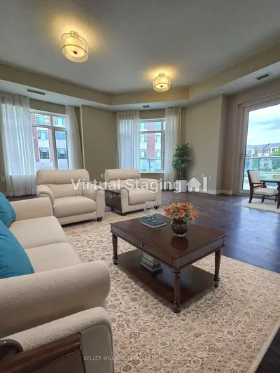 Leasehold Condo in Aurora