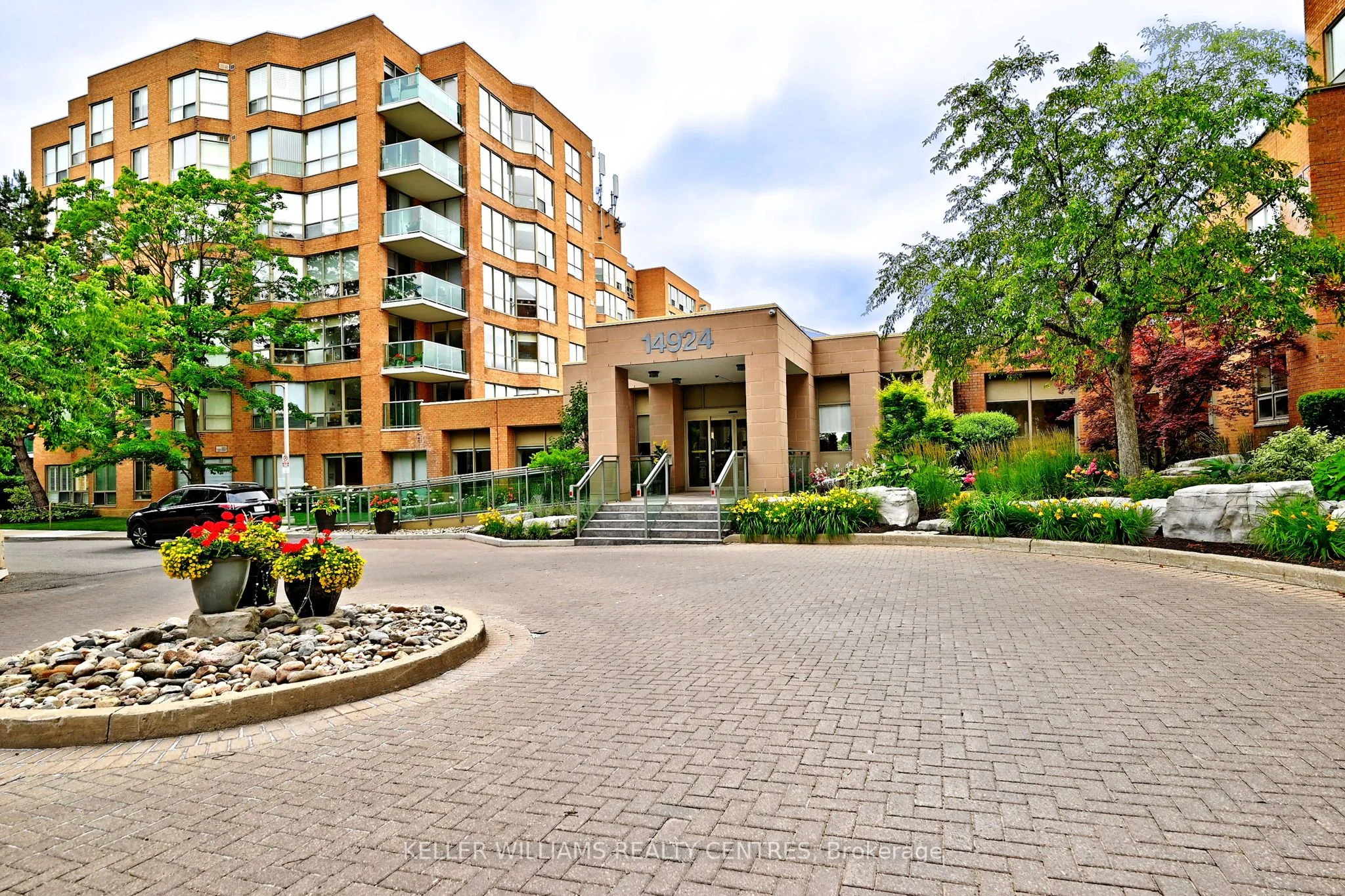 14924 Yonge Street 223, Aurora, ON L4G 6H7