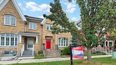 Att/Row/Townhouse in Richmond Hill
