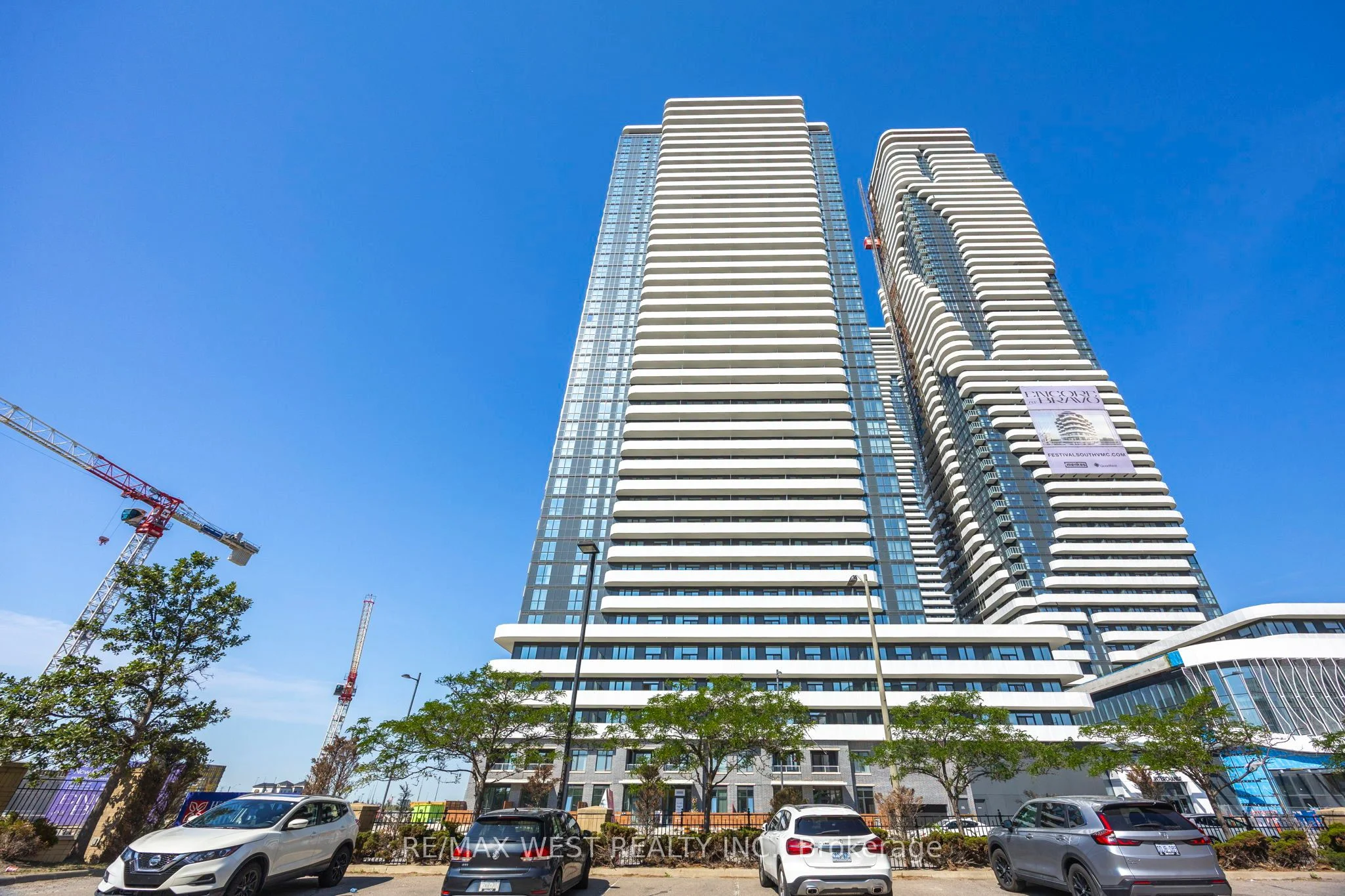 Condo Apartment in Vaughan