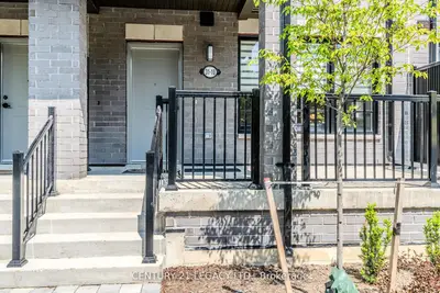 Condo Townhouse in Bradford West Gwillimbury