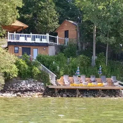 Detached in Brock