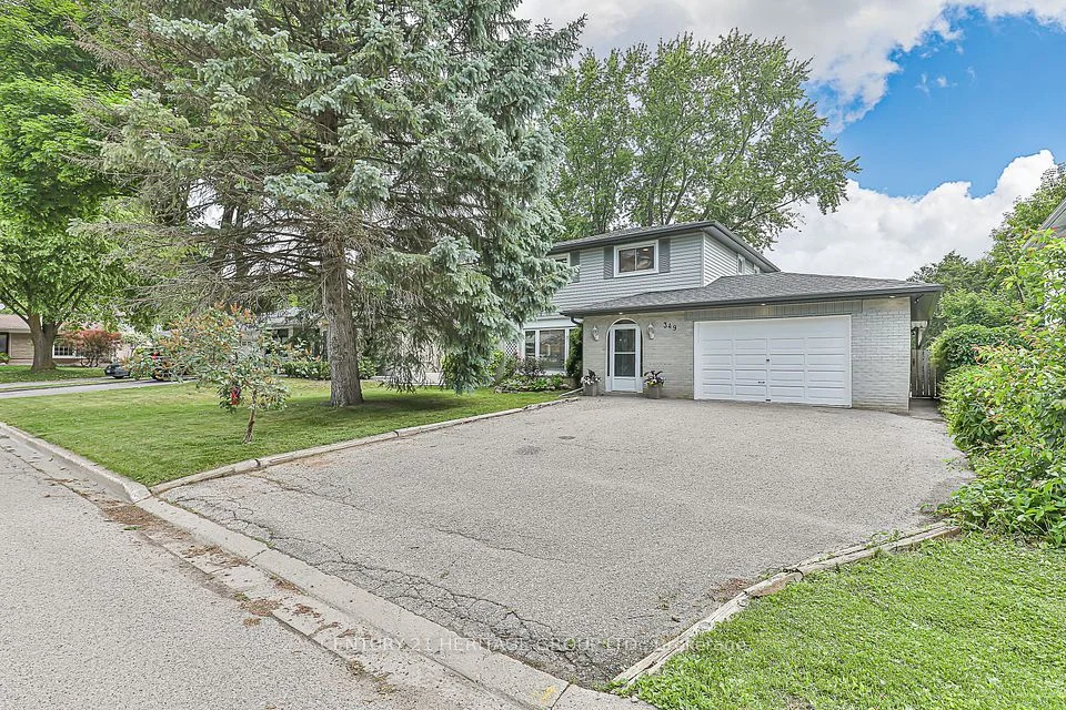 349 Ella Court, Newmarket, ON L3Y 4L6