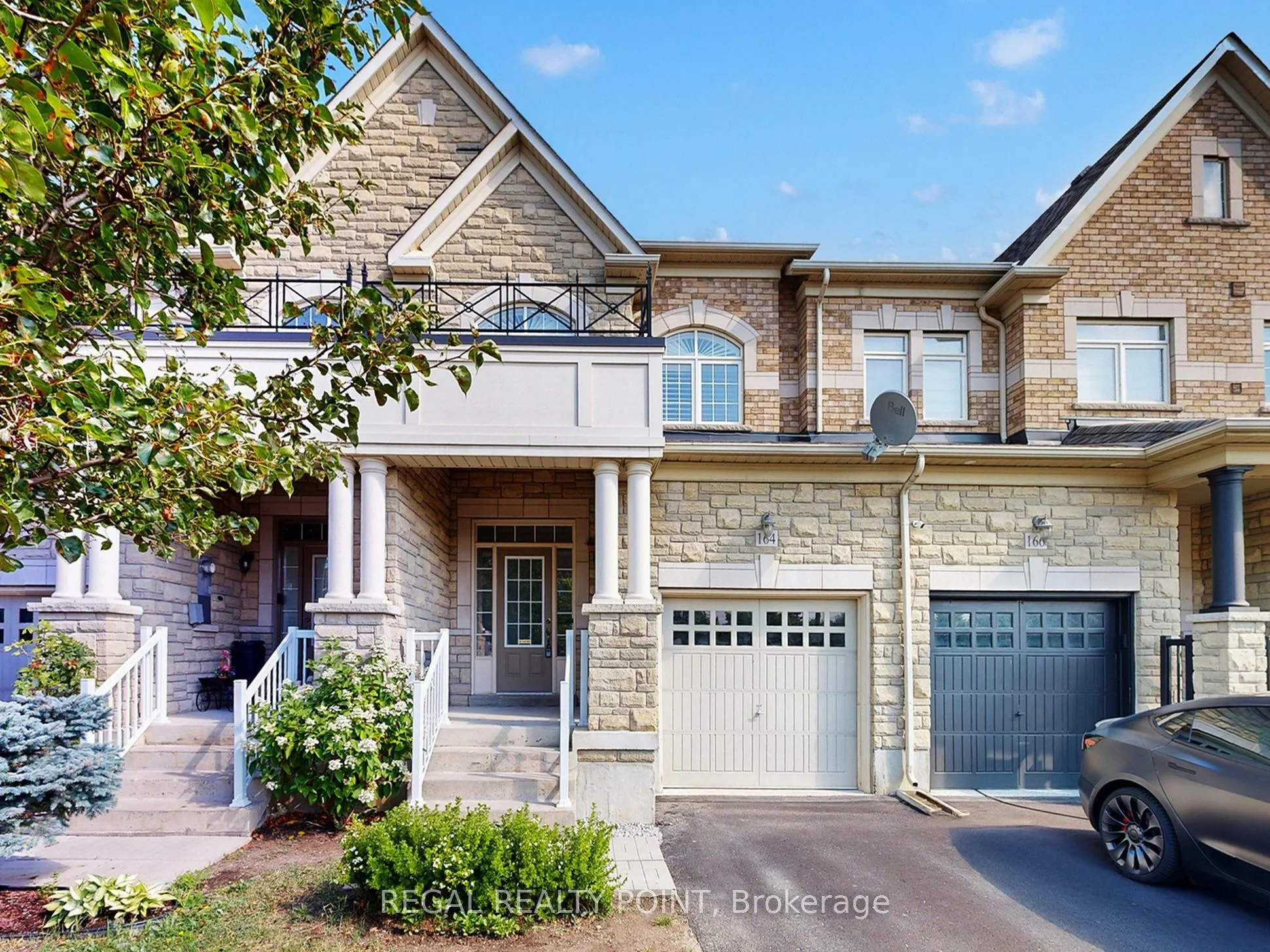 Att/Row/Townhouse in Vaughan