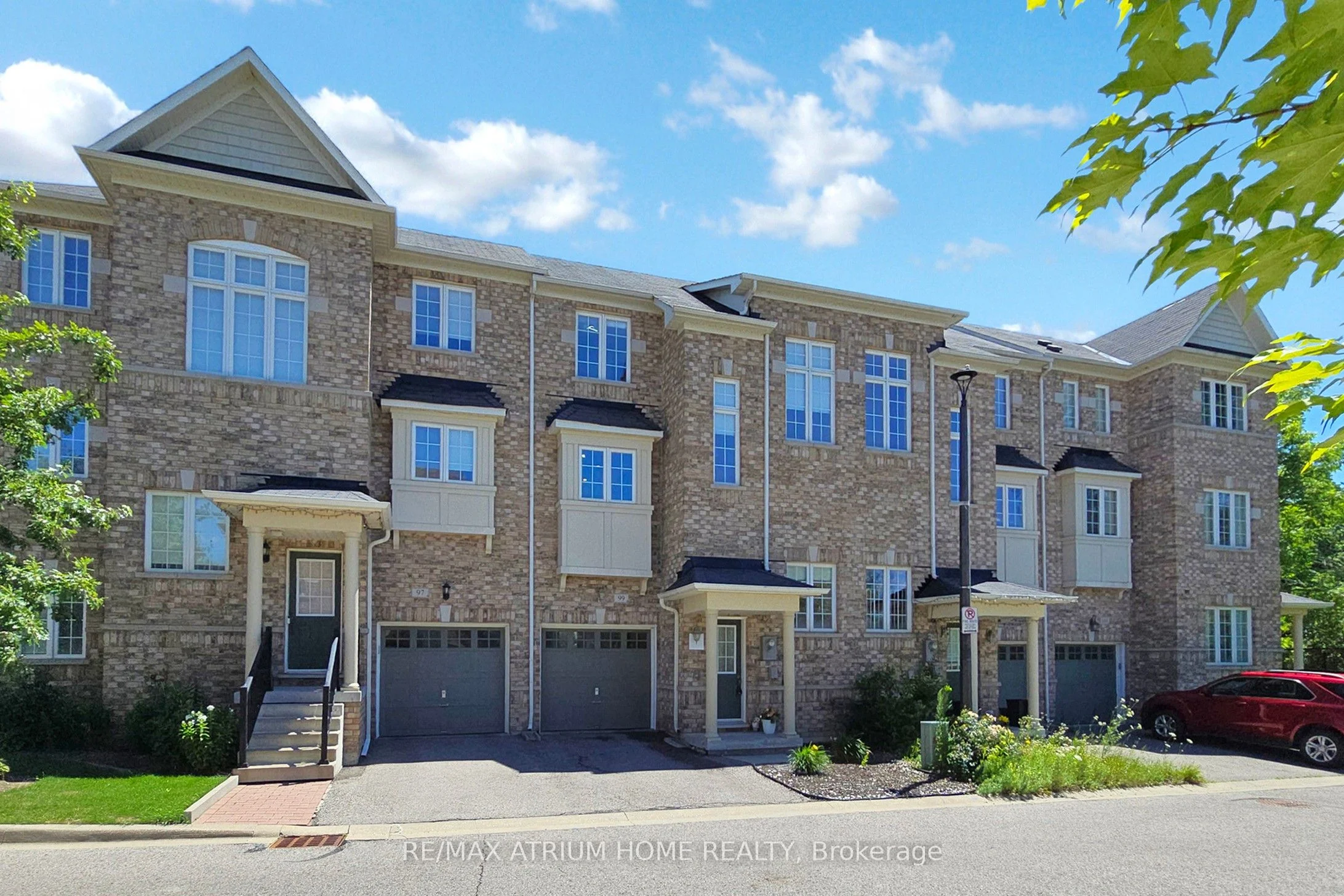 Att/Row/Townhouse in Richmond Hill