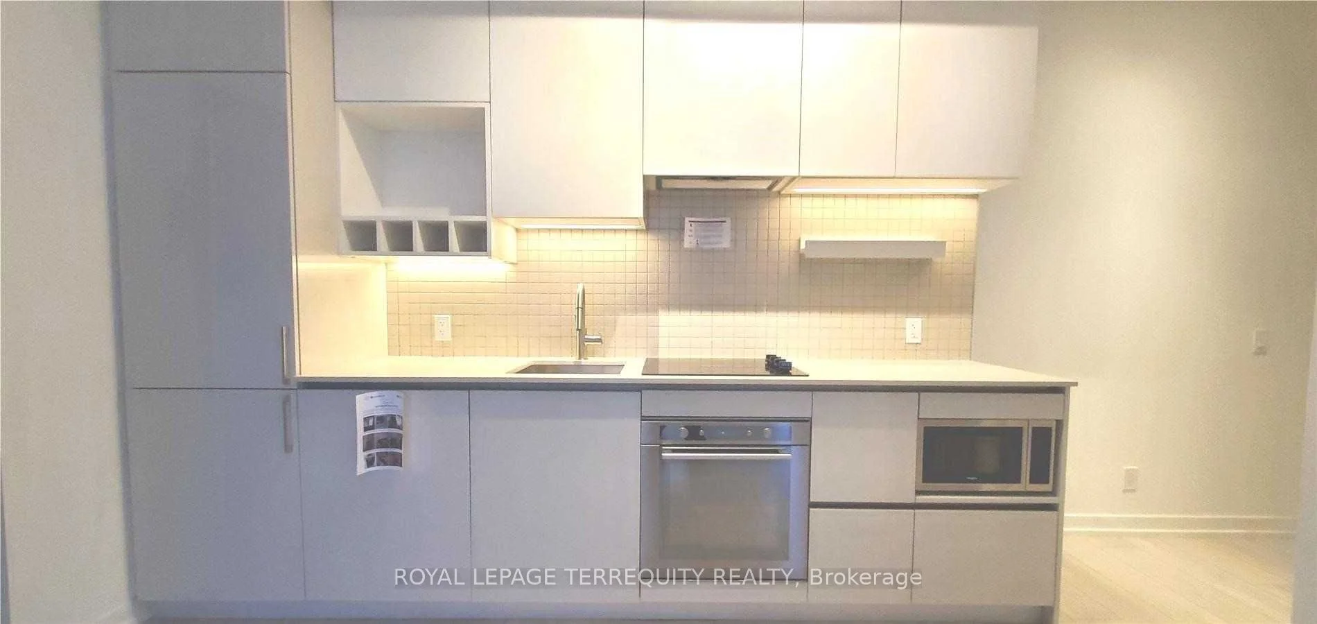5 Buttermill Avenue 1112, Vaughan, ON L4K 0J5