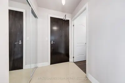 Condo Apartment in Vaughan