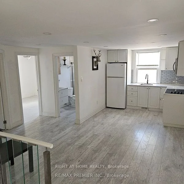 64 Wellington Street 2, Aurora, On L4g 1h8