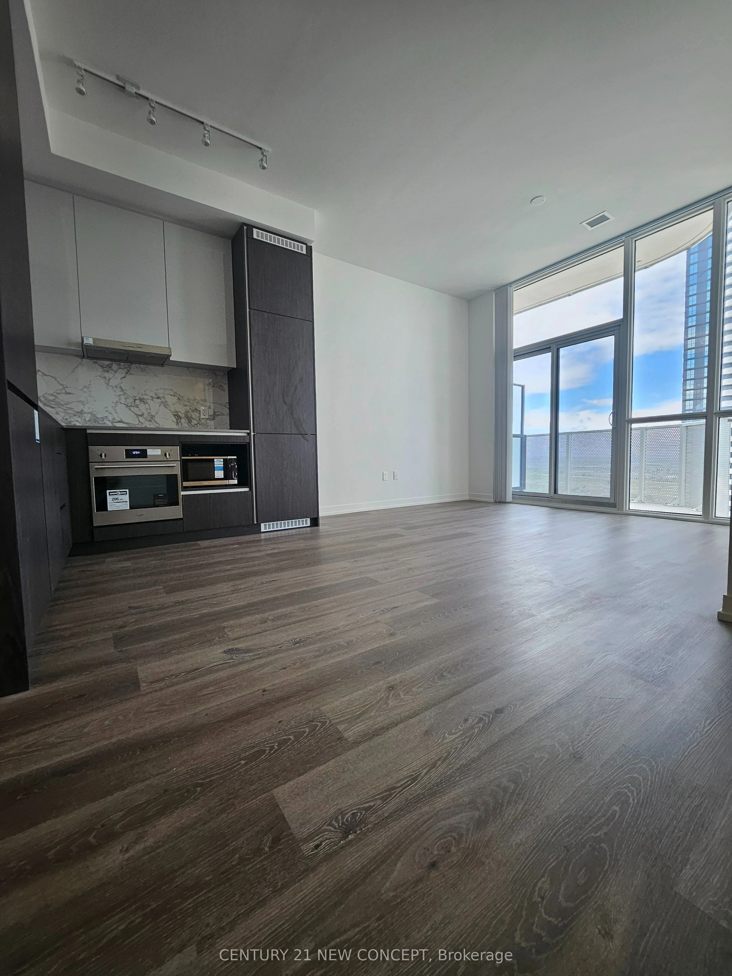 Condo Apartment in Vaughan