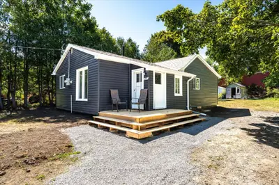 Detached in Brock