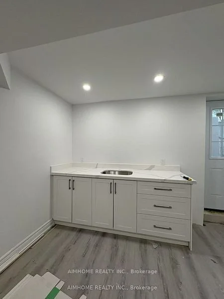 98 Keffer Basement Circle W, Newmarket, ON L3X 1R8