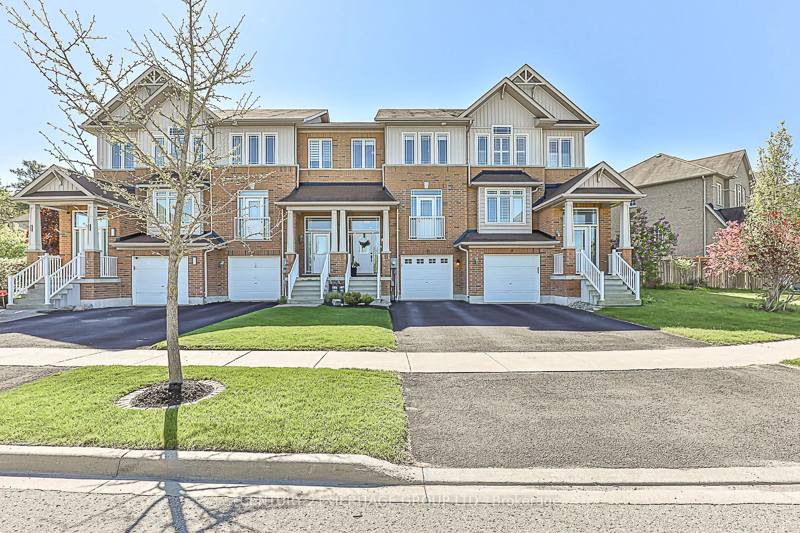 Att/Row/Townhouse in East Gwillimbury