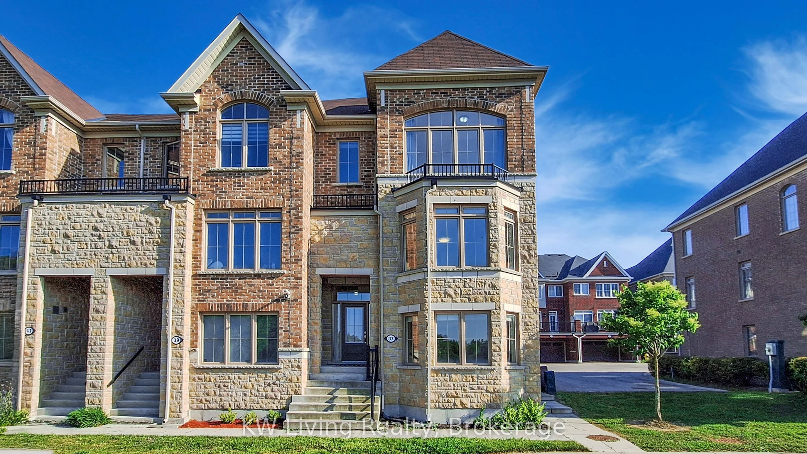 Att/Row/Townhouse in Markham