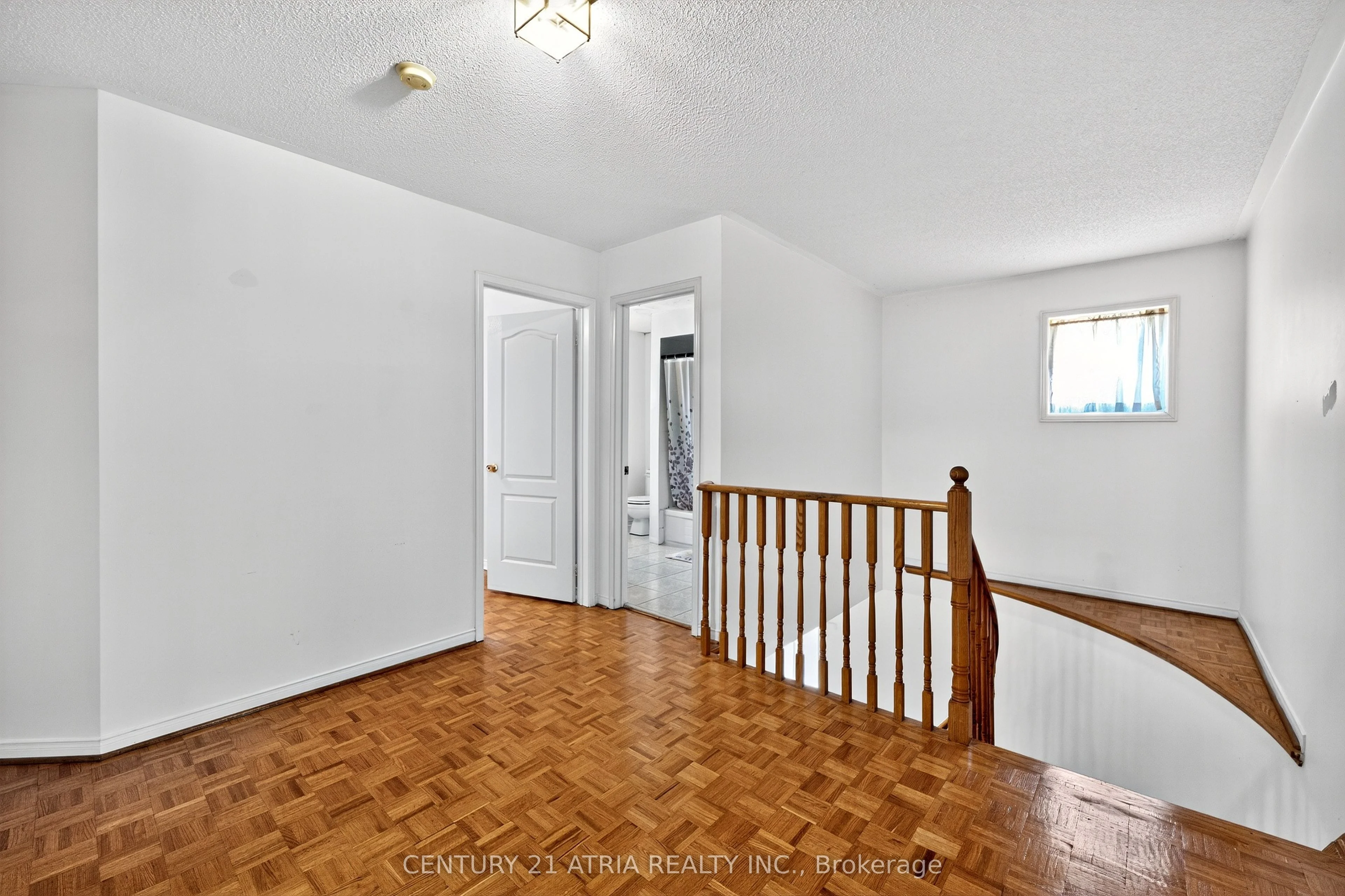 135 Larratt Lane, Richmond Hill, ON L4C 0E6