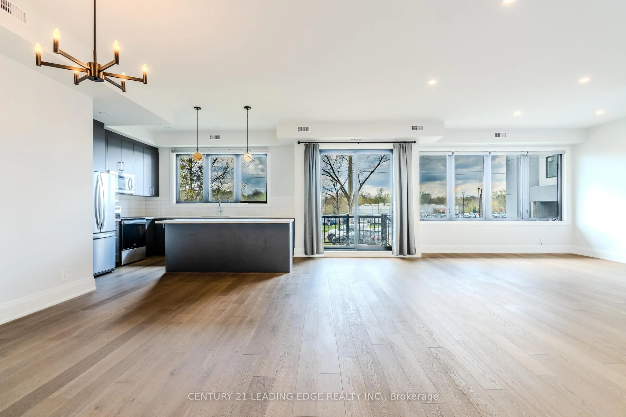 59 CHARLES Street 10, Newmarket, ON L3Y 3V7