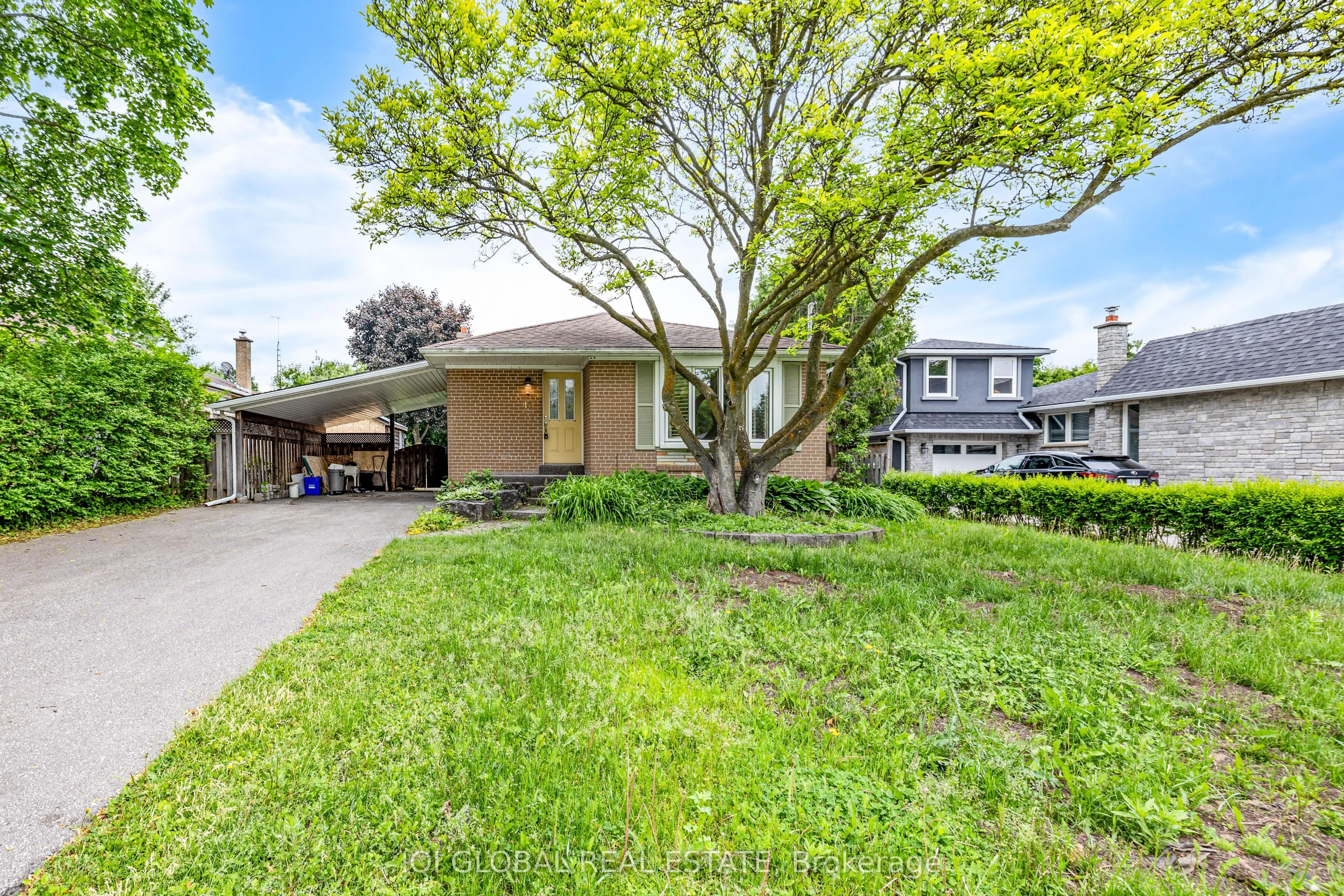 Detached in Aurora