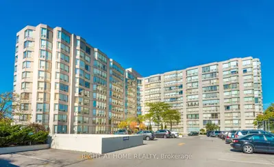 Condo Apartment in Richmond Hill