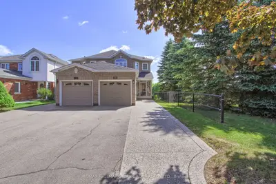 Semi-Detached in Aurora